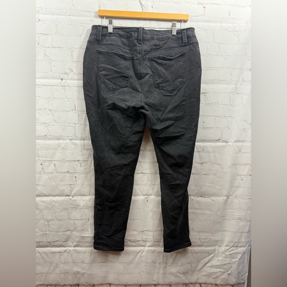 Kensie Jeans Women's Juniors Size 14/32 Black Stretchy Distressed Skinny - Picture 2 of 5